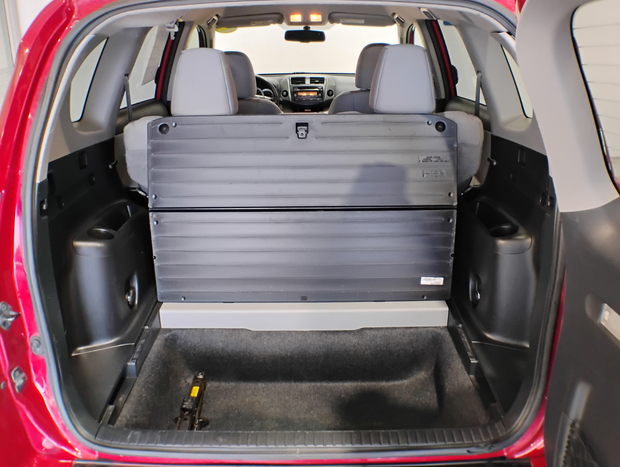 Toyota RAV4 Base V6 4WD 2012