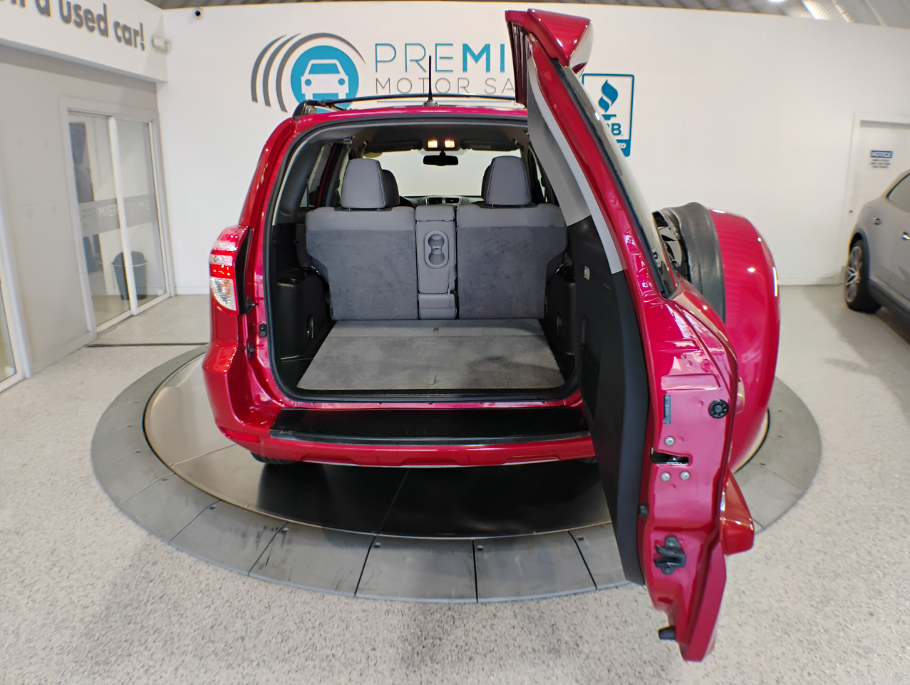 Toyota RAV4 Base V6 4WD 2012