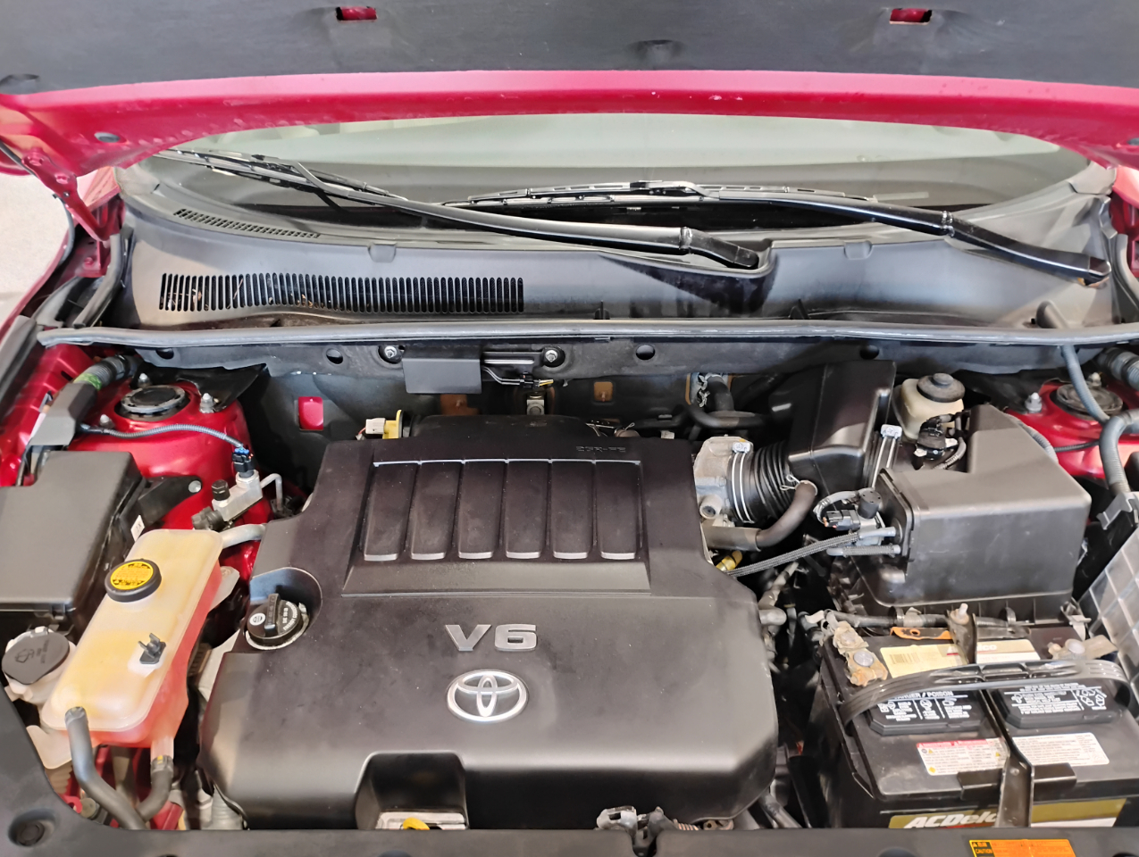 Toyota RAV4 Base V6 4WD 2012