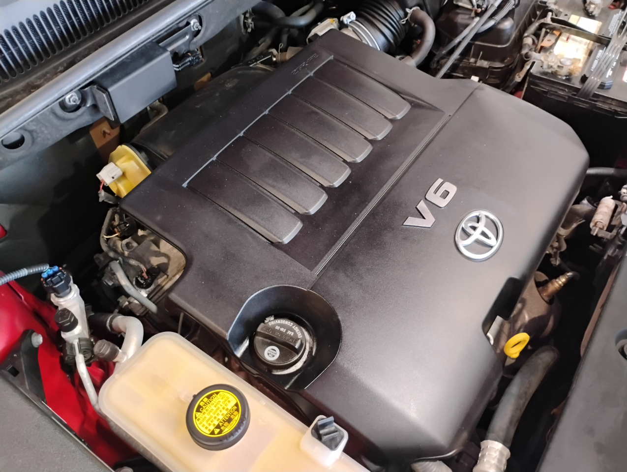 Toyota RAV4 Base V6 4WD 2012