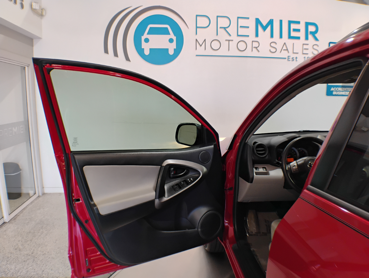 Toyota RAV4 Base V6 4WD 2012