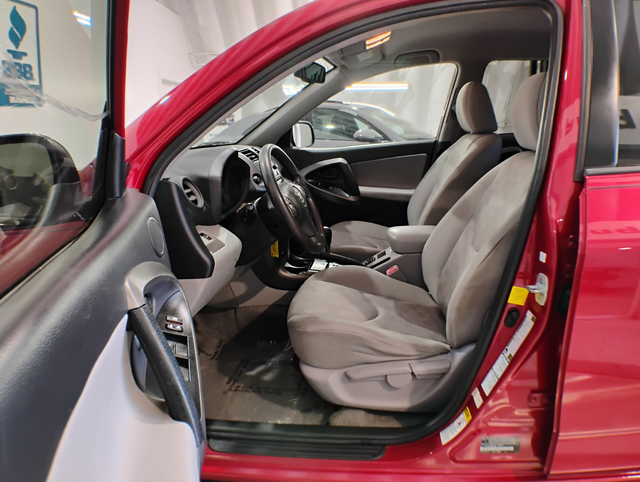 Toyota RAV4 Base V6 4WD 2012