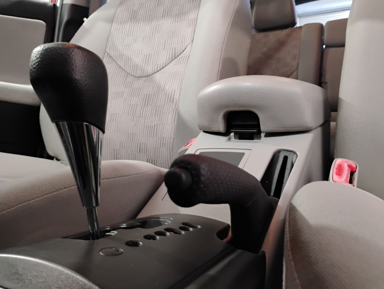 Toyota RAV4 Base V6 4WD 2012