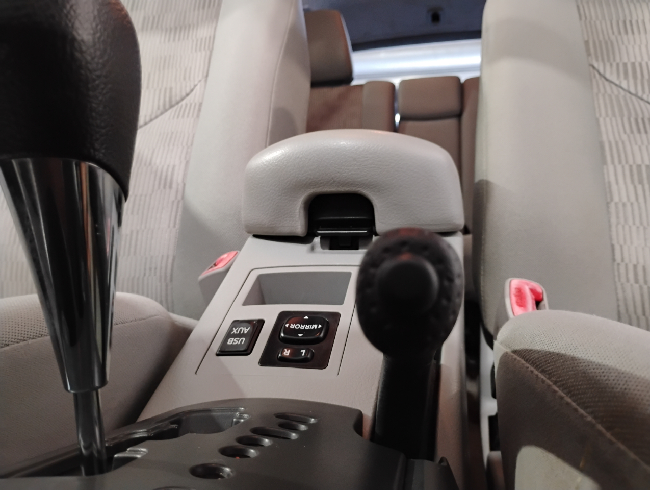 Toyota RAV4 Base V6 4WD 2012