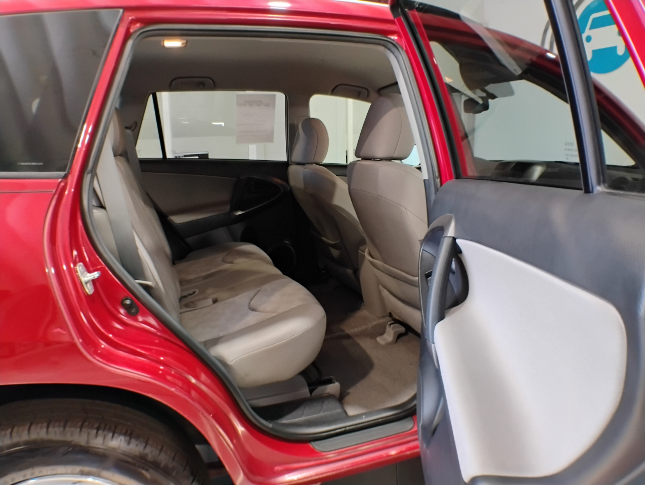 Toyota RAV4 Base V6 4WD 2012