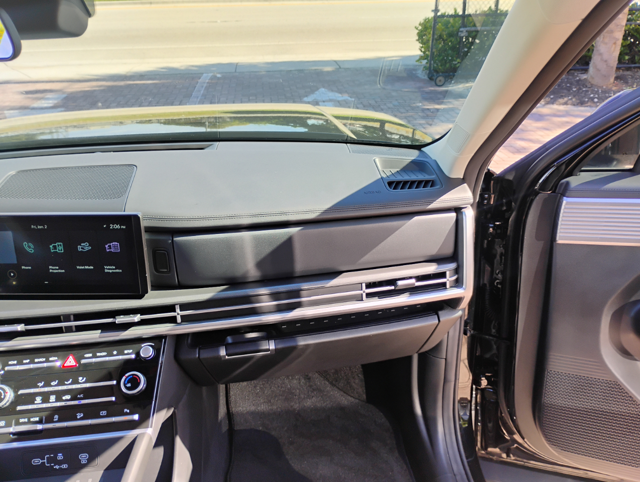 Hyundai Santa Fe SE 2024