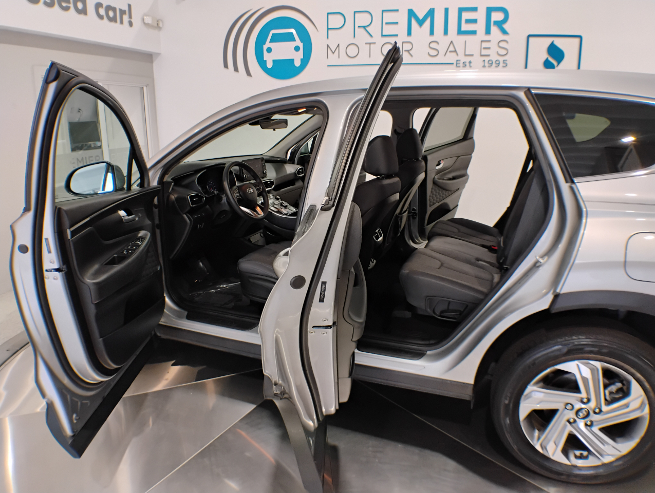 Hyundai Santa Fe SE 2023