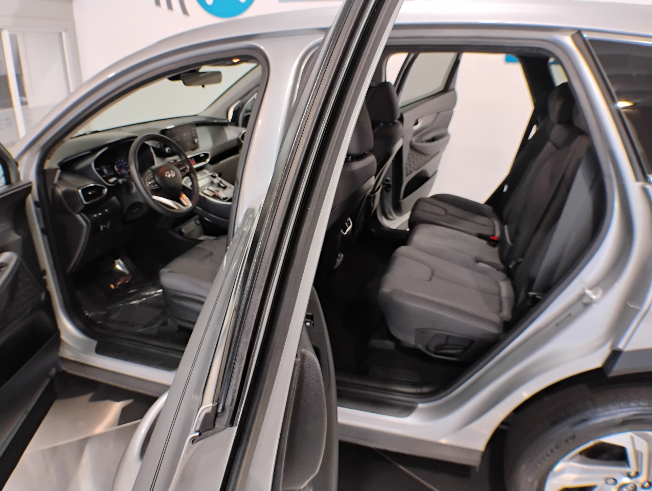 Hyundai Santa Fe SE 2023