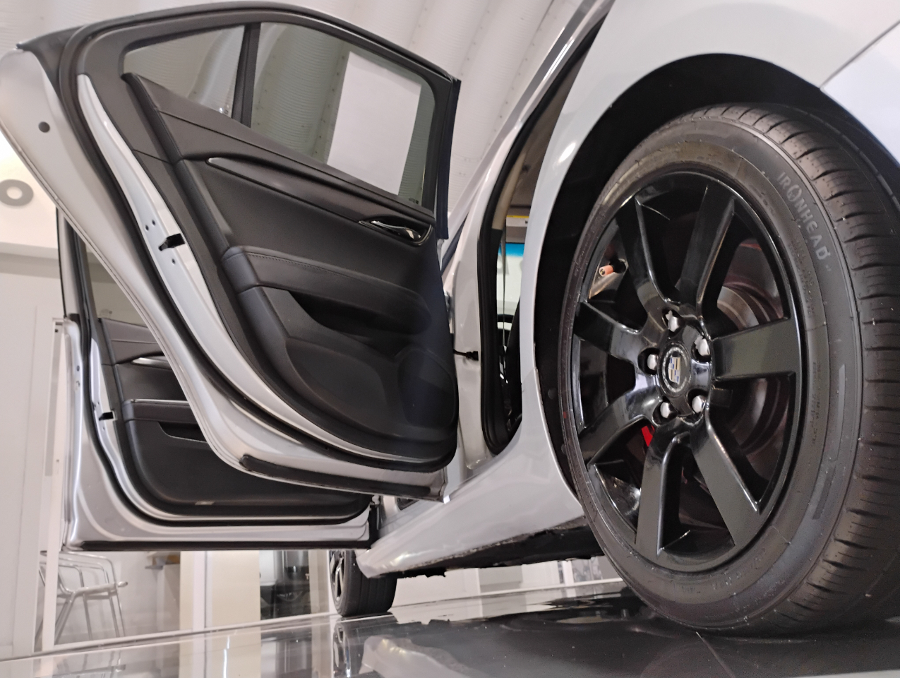 Cadillac ATS 2.5L Standard RWD 2014