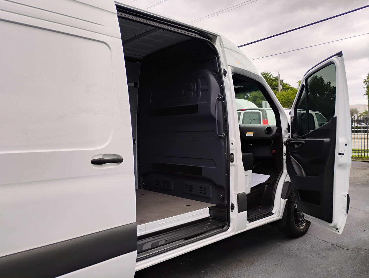 Mercedes-Benz Sprinter 3500 170-in. WB 2024