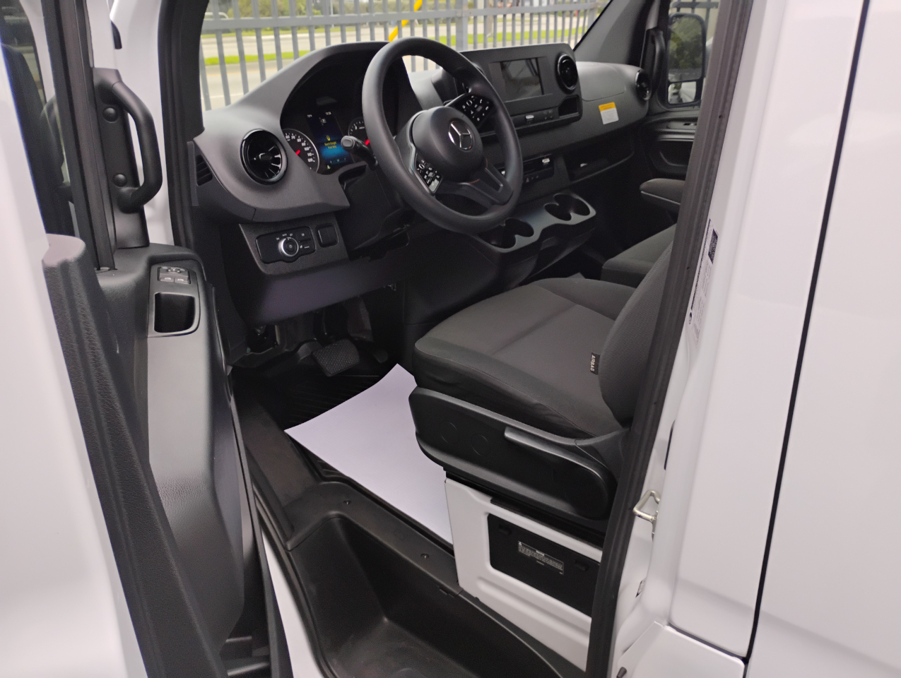 Mercedes-Benz Sprinter 3500 170-in. WB 2024