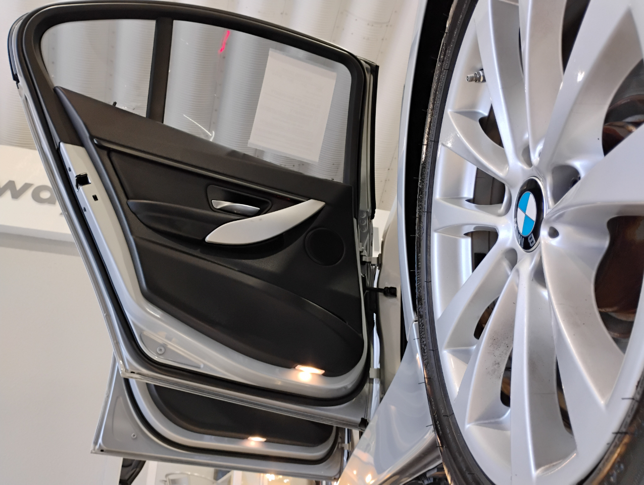 BMW 3-Series 320i Sedan 2017