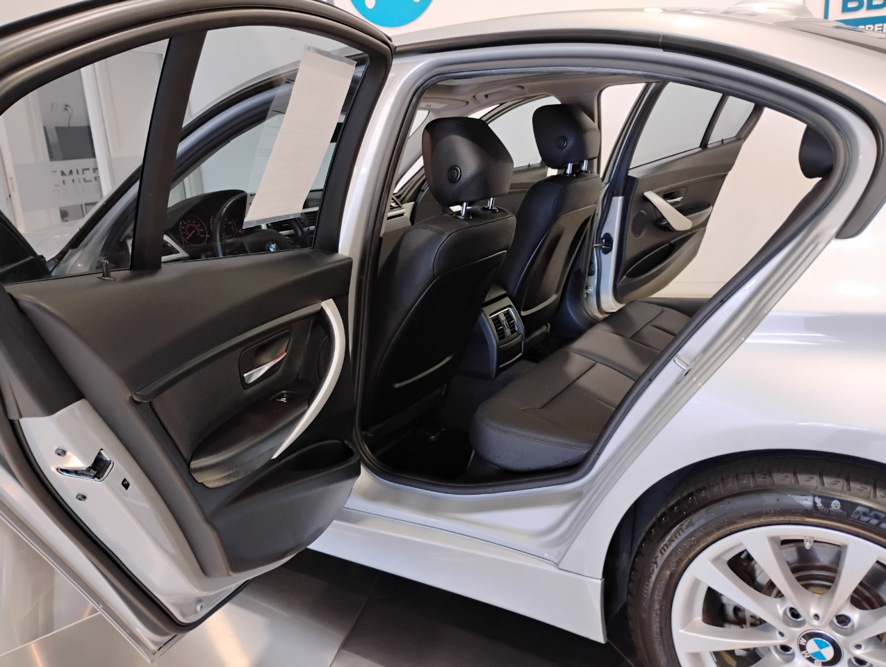 BMW 3-Series 320i Sedan 2017