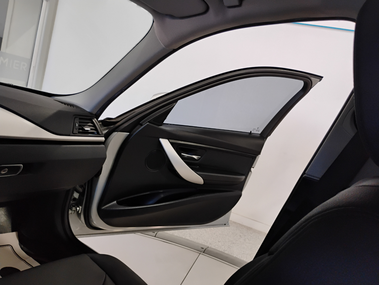 BMW 3-Series 320i Sedan 2017