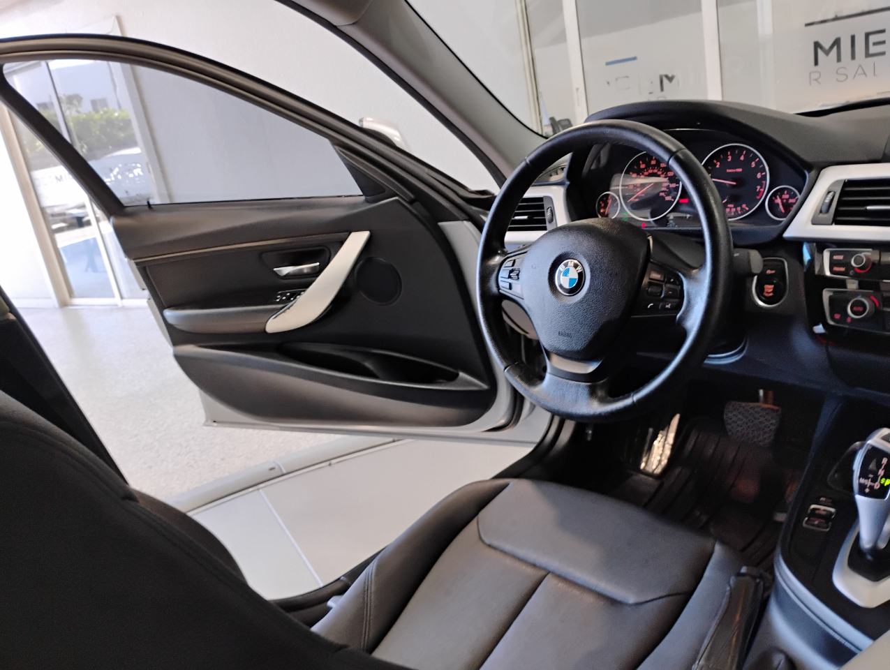 BMW 3-Series 320i Sedan 2017