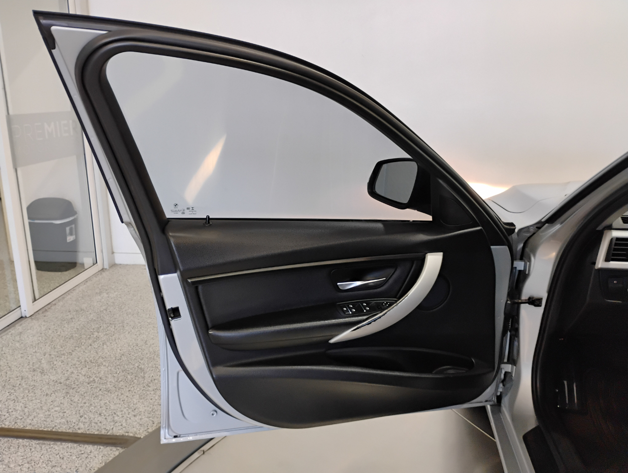 BMW 3-Series 320i Sedan 2017