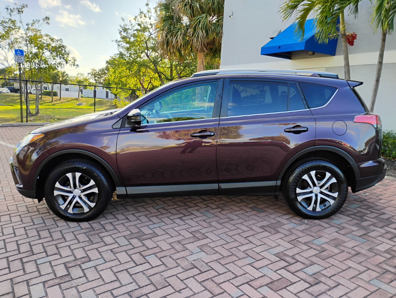 Toyota RAV4 LE FWD 2017