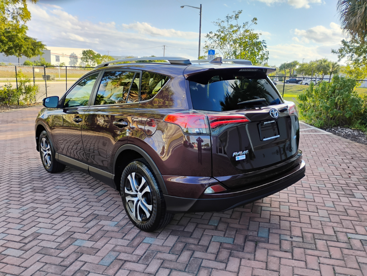 Toyota RAV4 LE FWD 2017