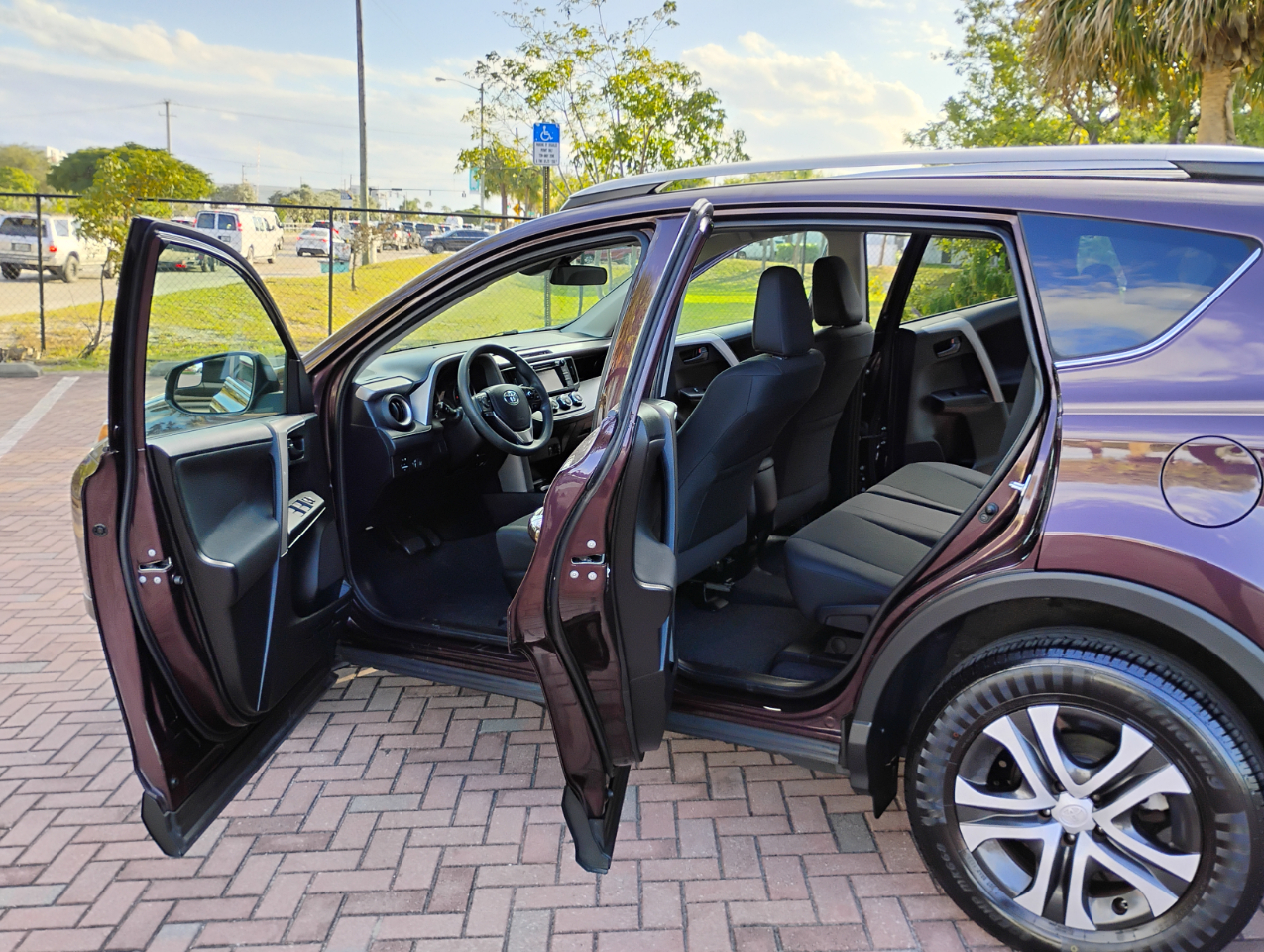 Toyota RAV4 LE FWD 2017