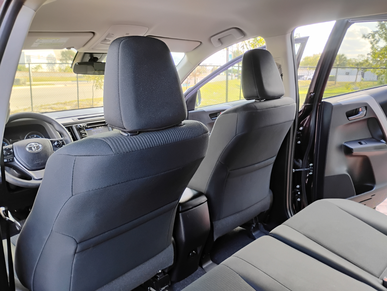 Toyota RAV4 LE FWD 2017