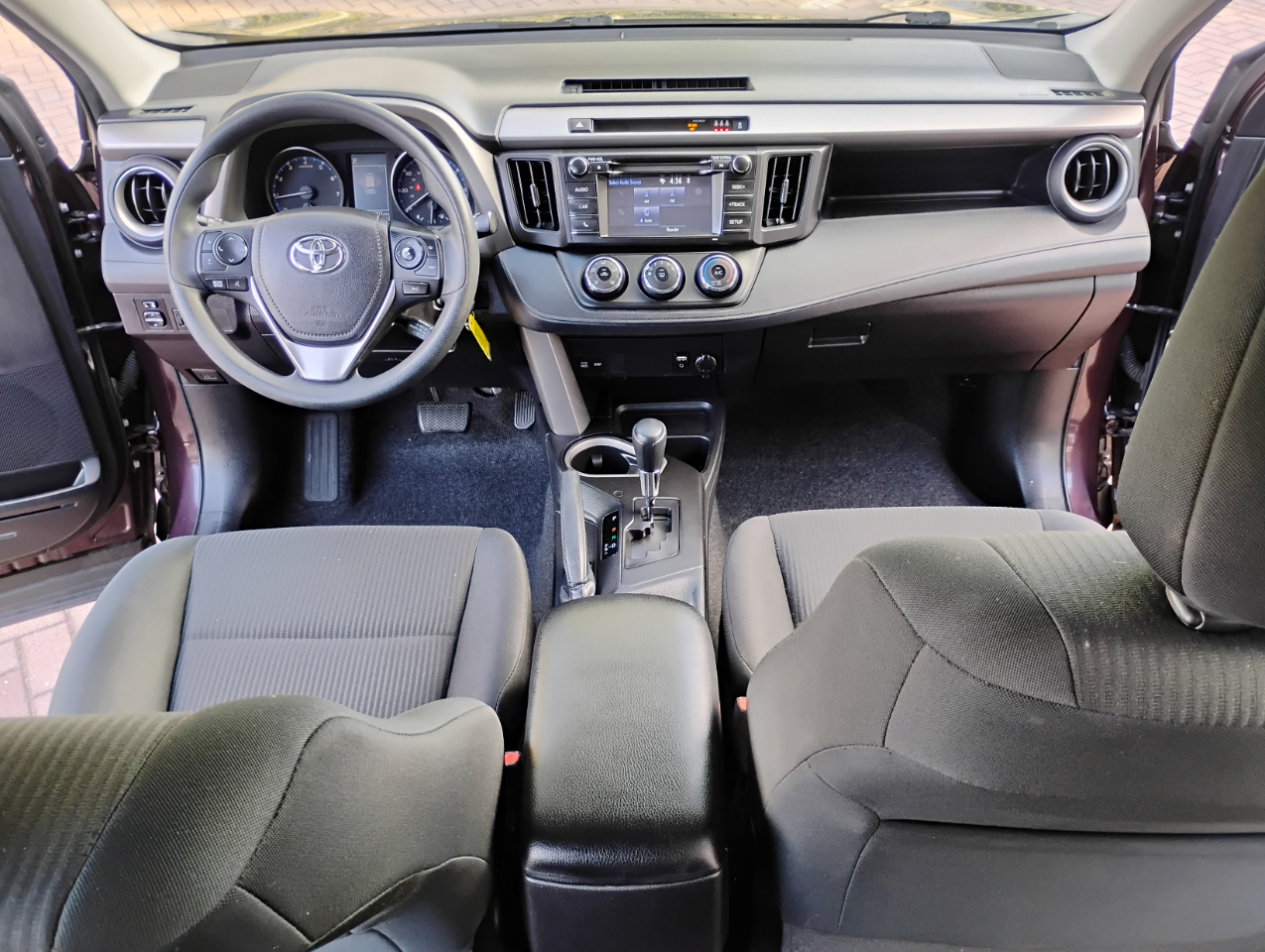 Toyota RAV4 LE FWD 2017