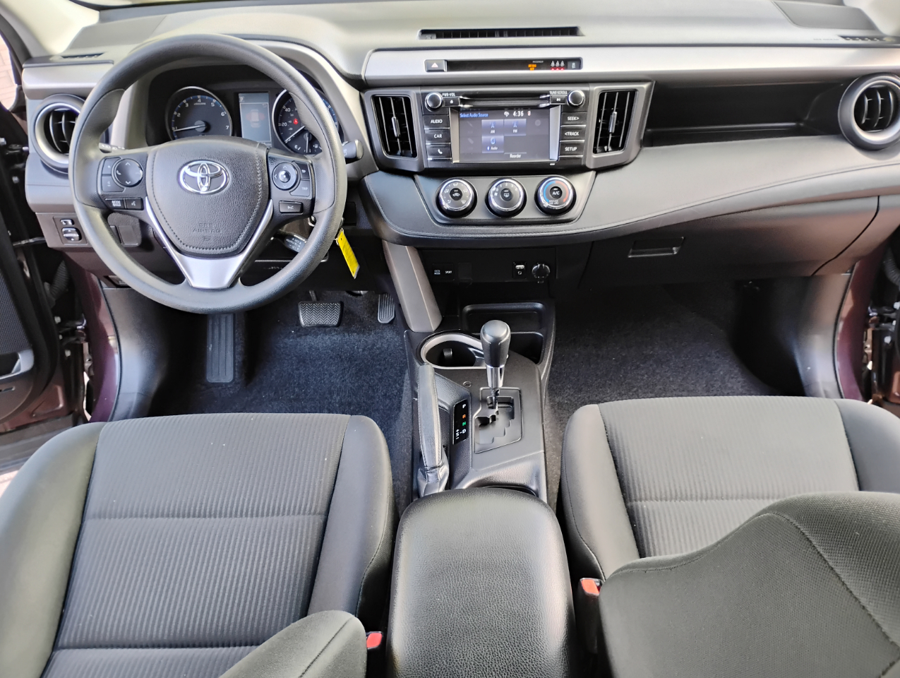 Toyota RAV4 LE FWD 2017