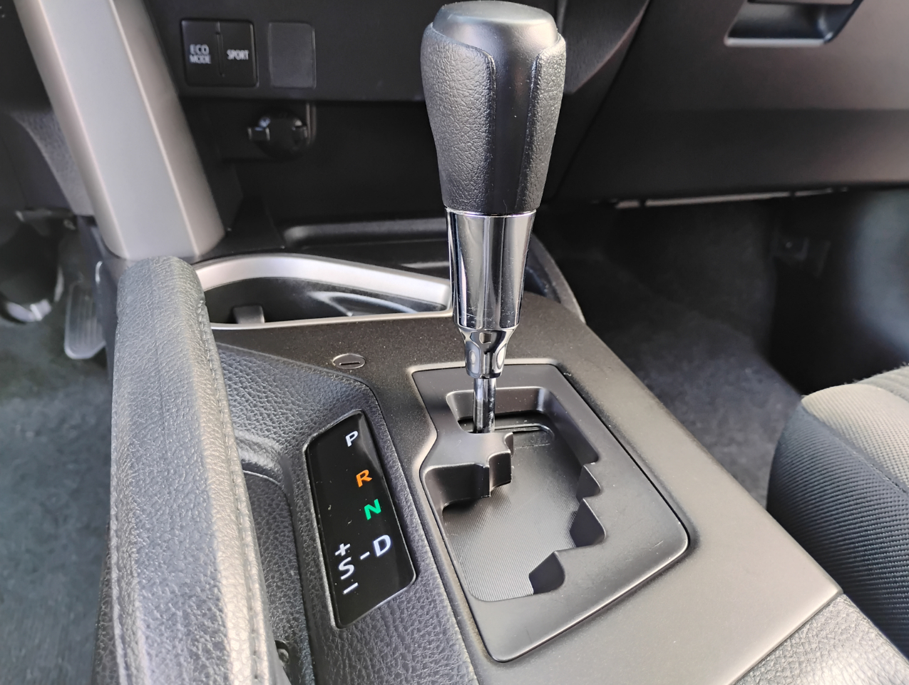 Toyota RAV4 LE FWD 2017