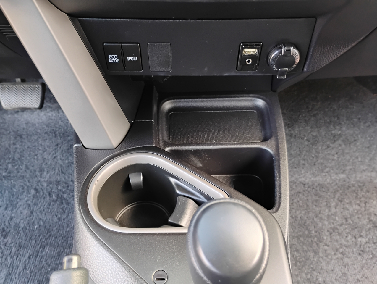 Toyota RAV4 LE FWD 2017