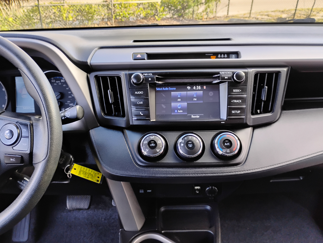 Toyota RAV4 LE FWD 2017