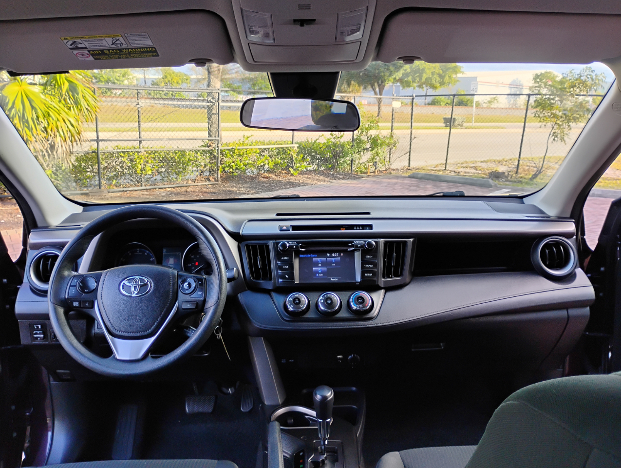 Toyota RAV4 LE FWD 2017