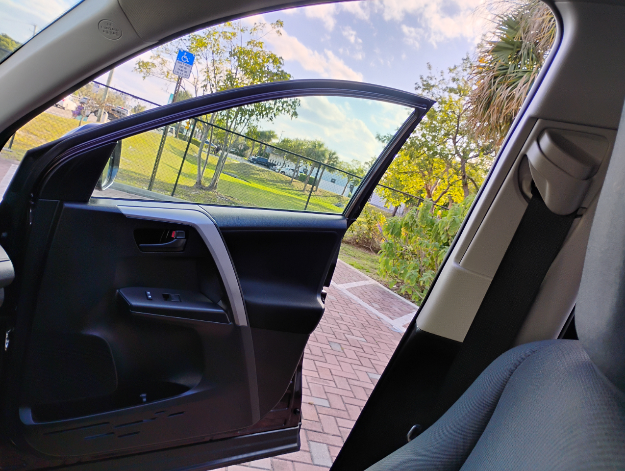 Toyota RAV4 LE FWD 2017