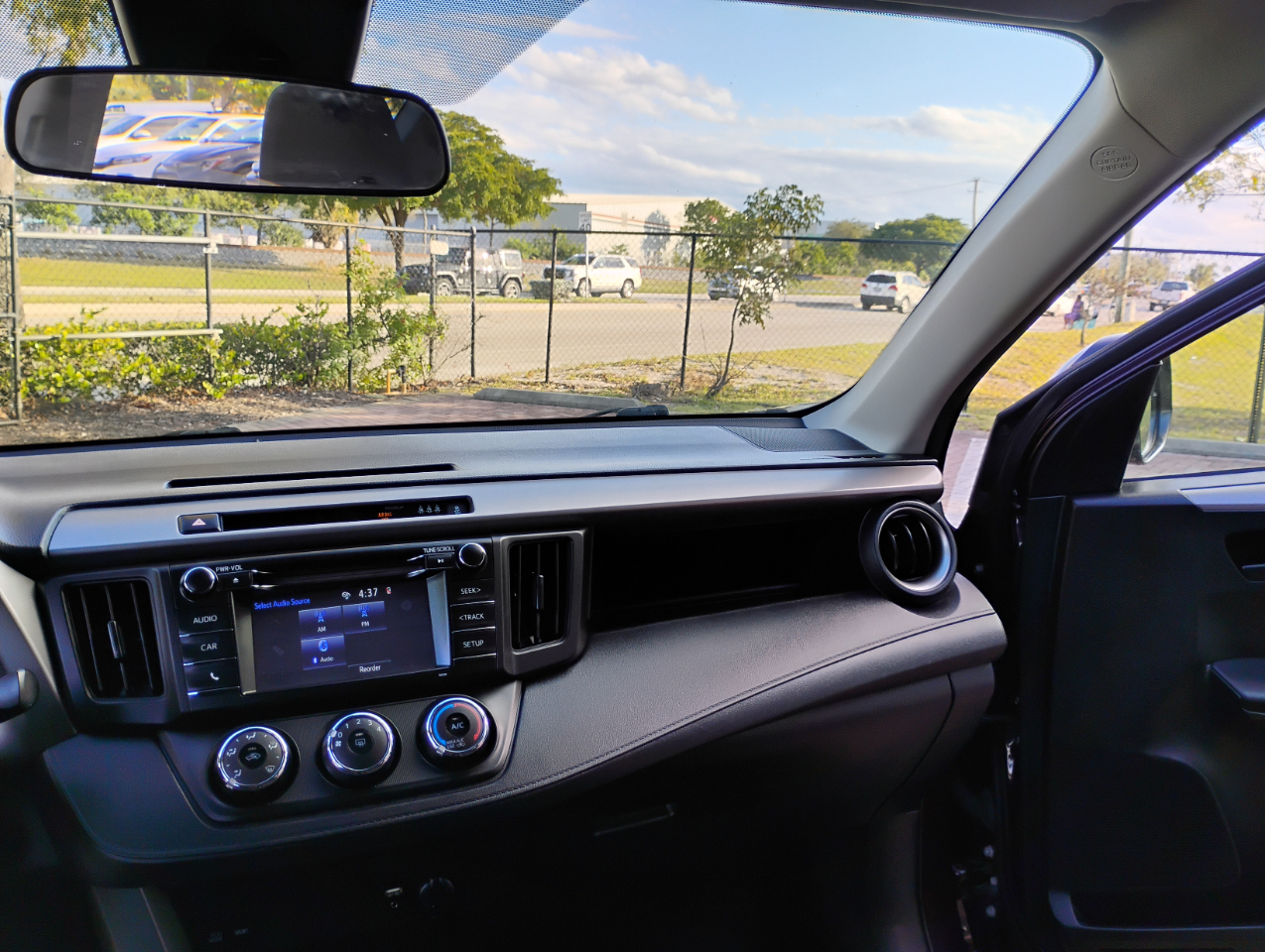 Toyota RAV4 LE FWD 2017