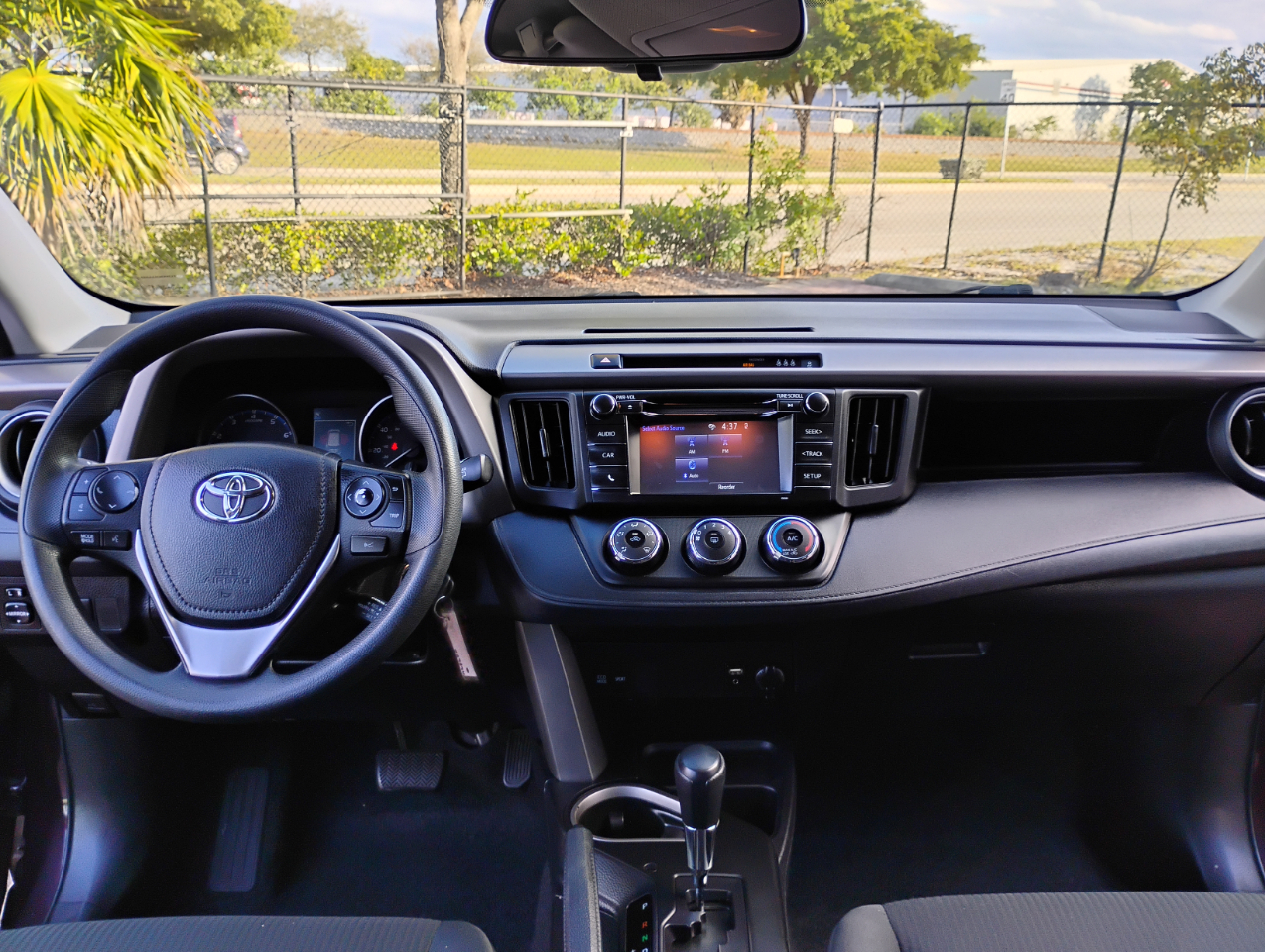 Toyota RAV4 LE FWD 2017