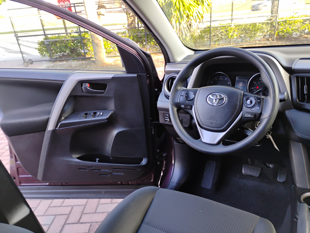 Toyota RAV4 LE FWD 2017