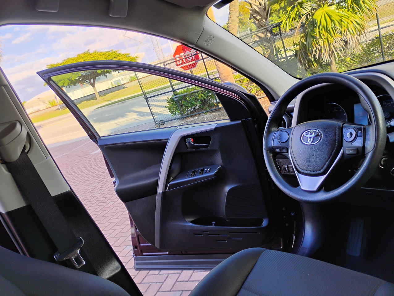 Toyota RAV4 LE FWD 2017