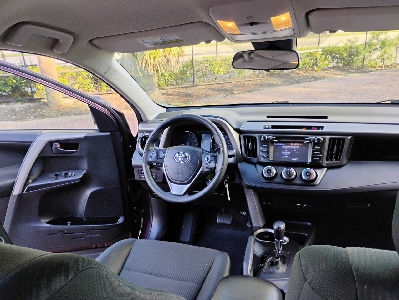 Toyota RAV4 LE FWD 2017