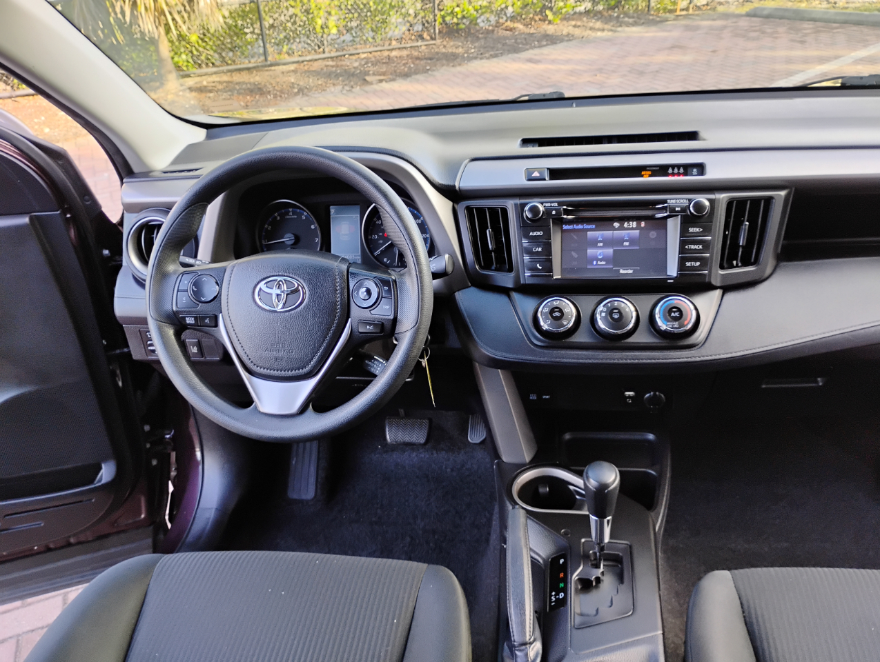 Toyota RAV4 LE FWD 2017