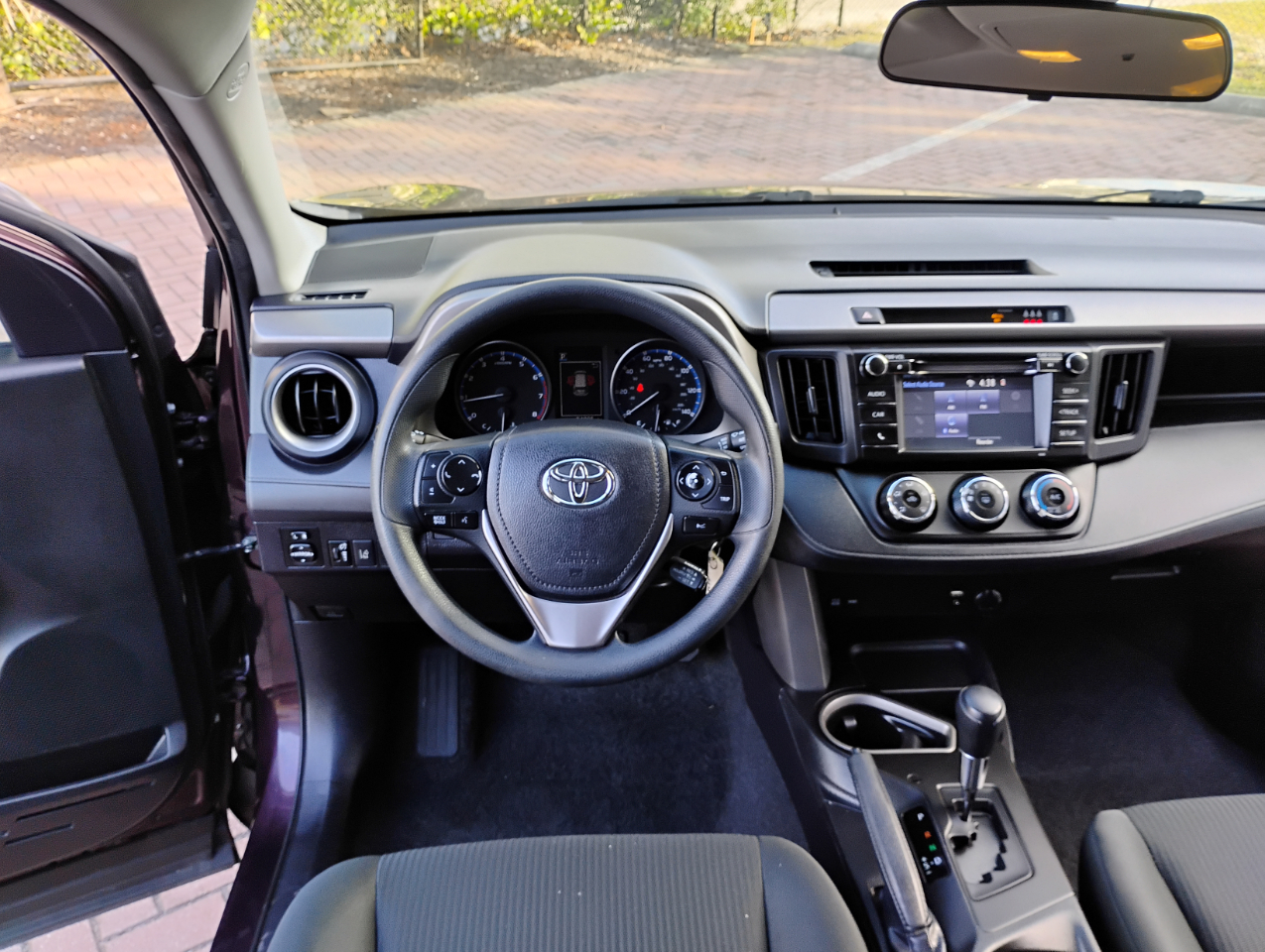 Toyota RAV4 LE FWD 2017