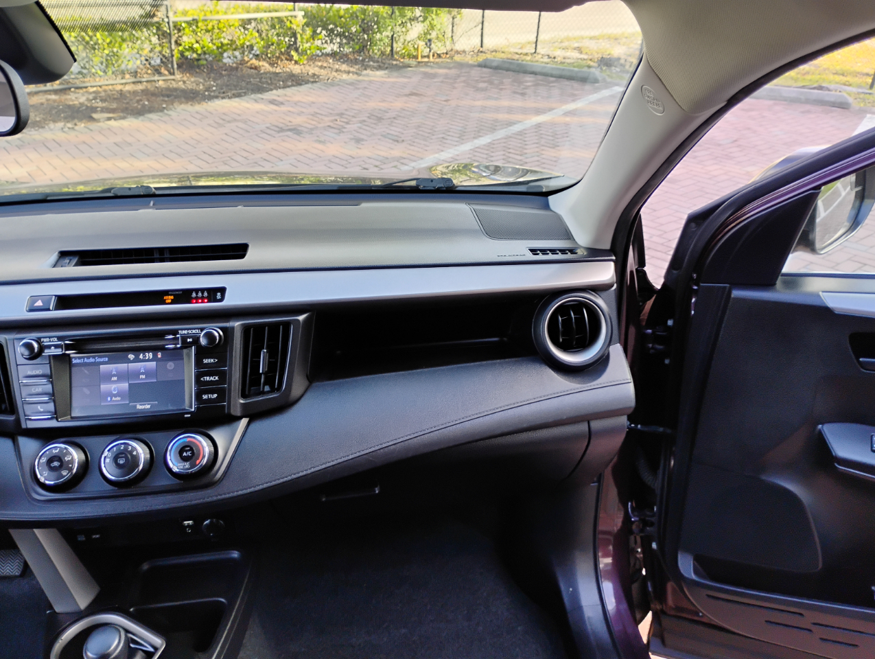 Toyota RAV4 LE FWD 2017