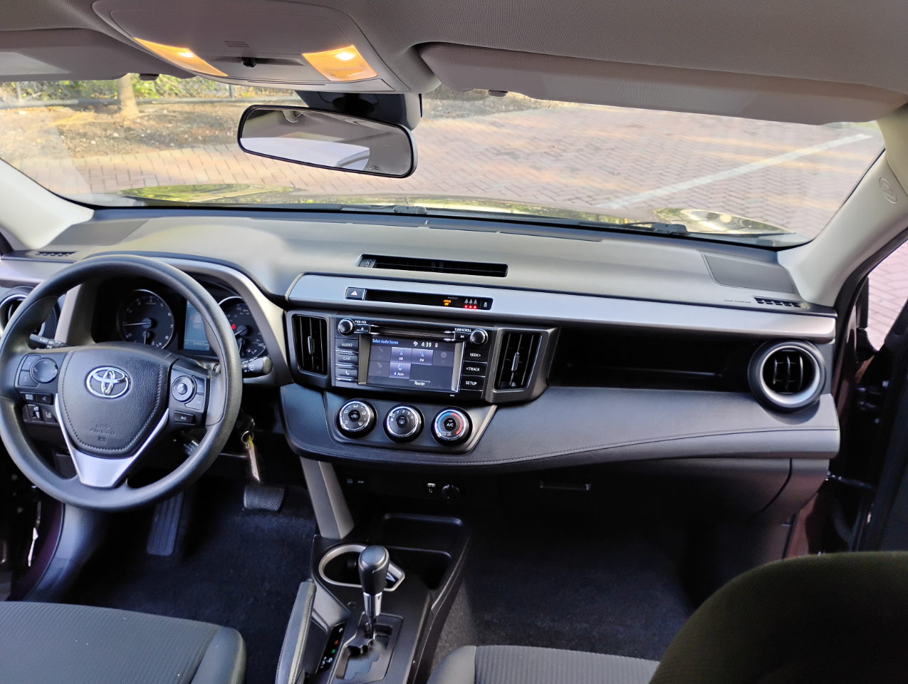 Toyota RAV4 LE FWD 2017