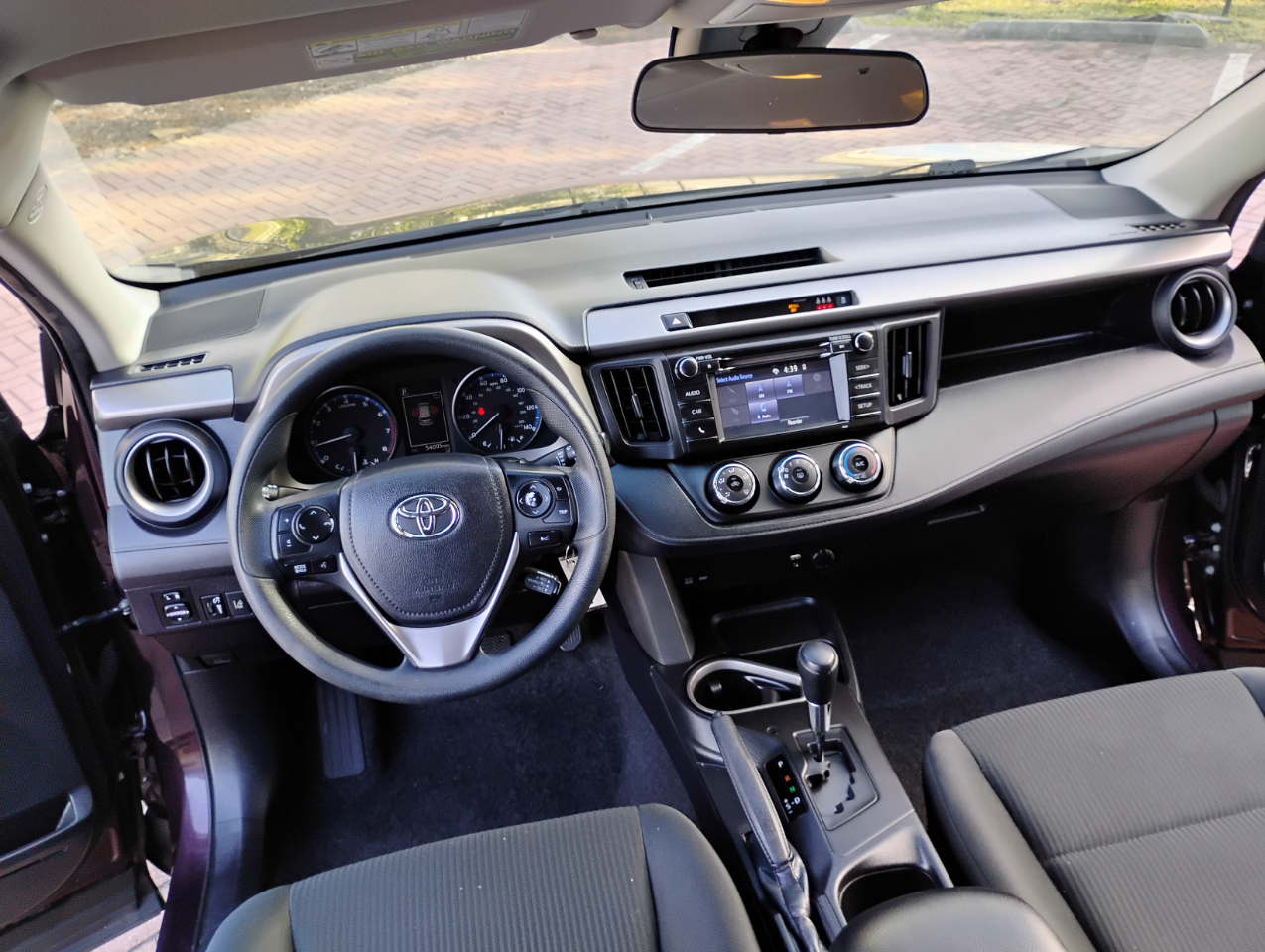 Toyota RAV4 LE FWD 2017