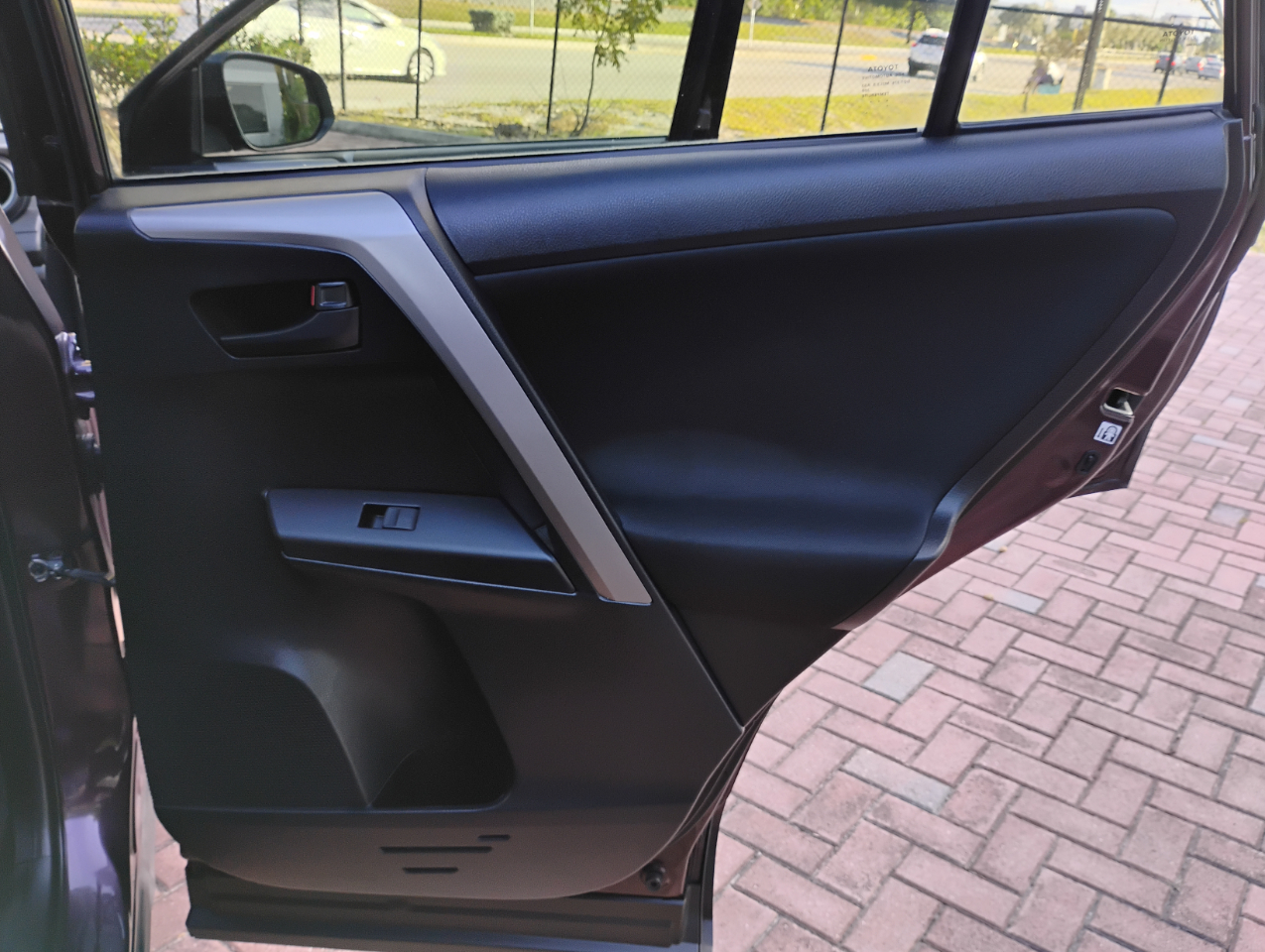 Toyota RAV4 LE FWD 2017