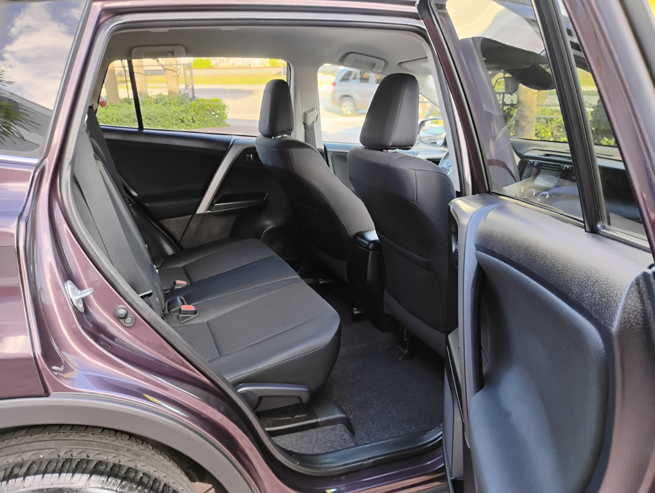 Toyota RAV4 LE FWD 2017