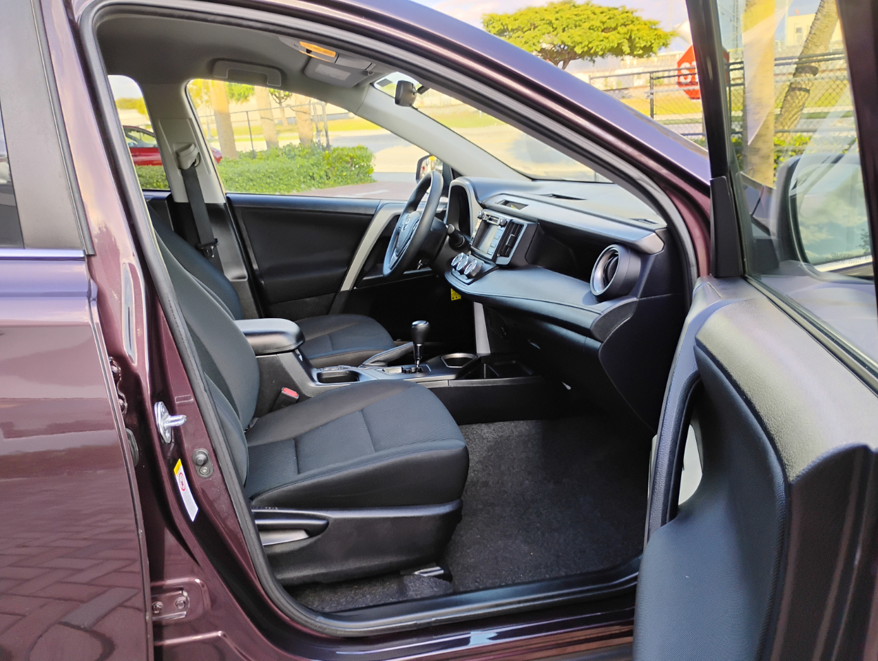 Toyota RAV4 LE FWD 2017