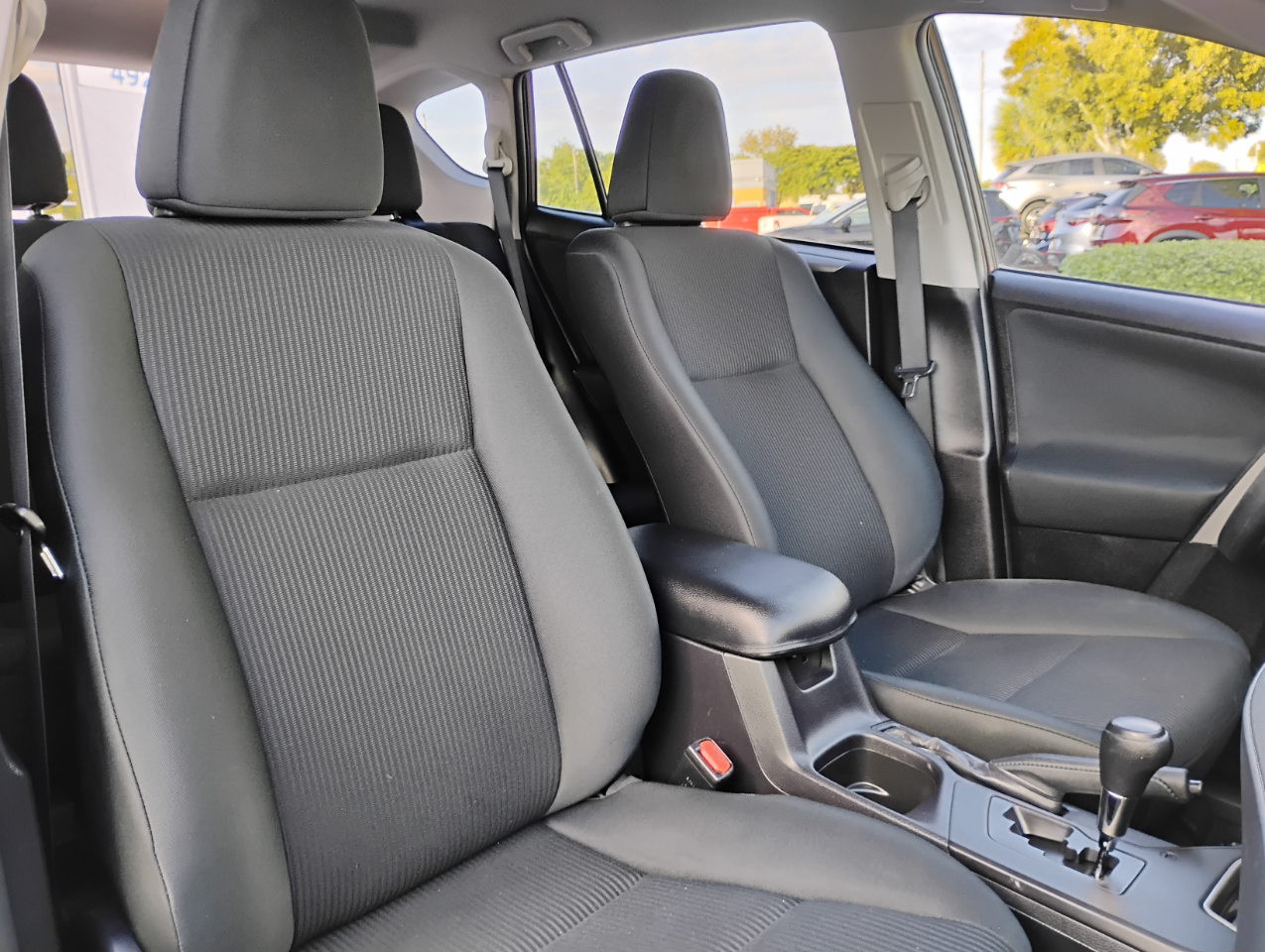 Toyota RAV4 LE FWD 2017