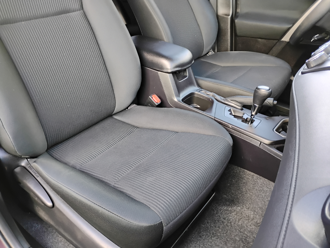 Toyota RAV4 LE FWD 2017