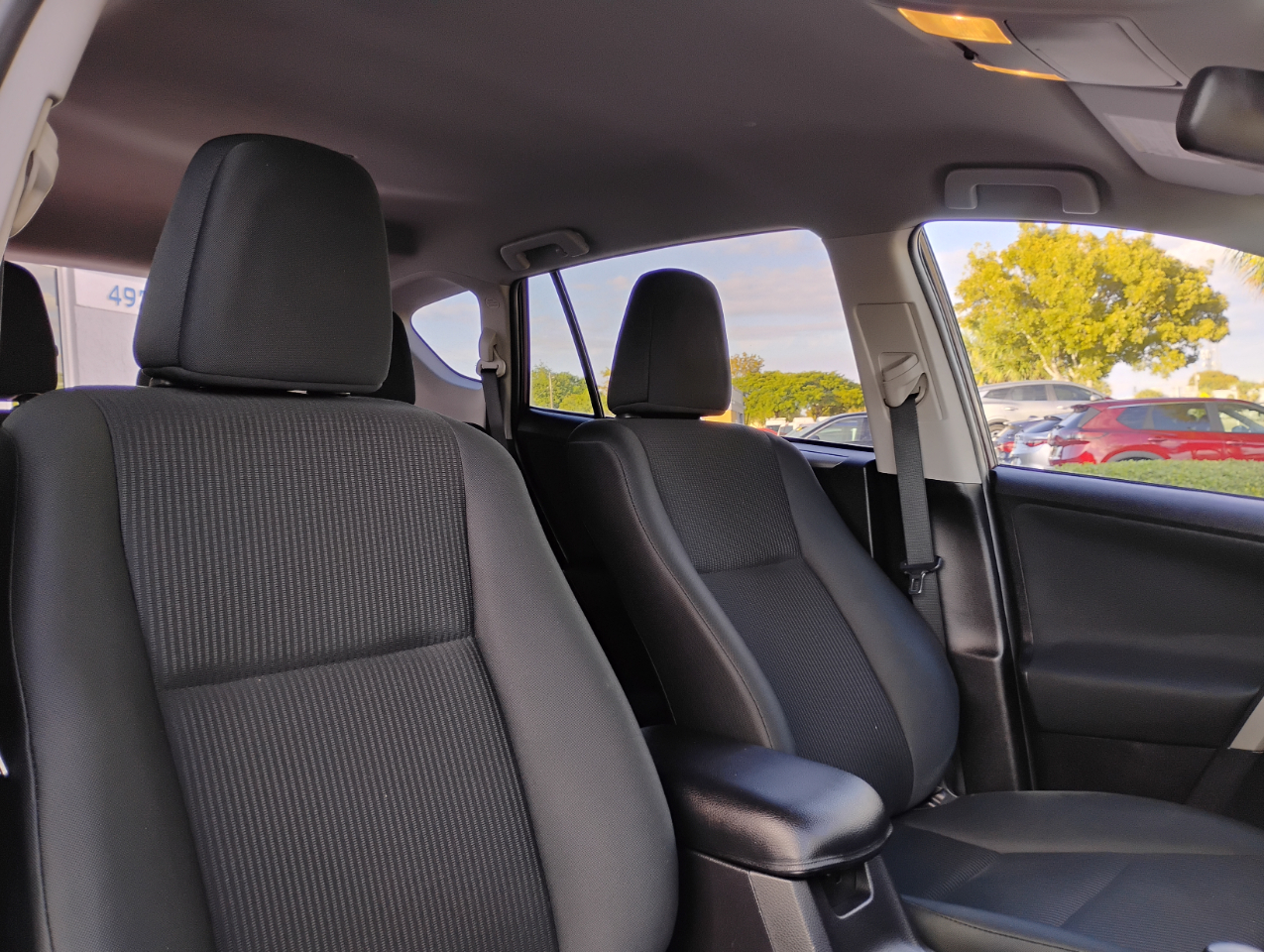 Toyota RAV4 LE FWD 2017