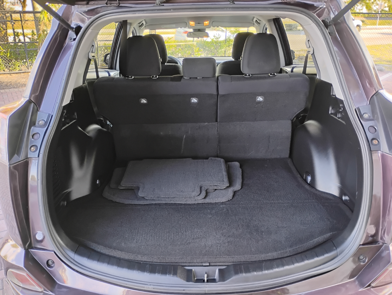 Toyota RAV4 LE FWD 2017