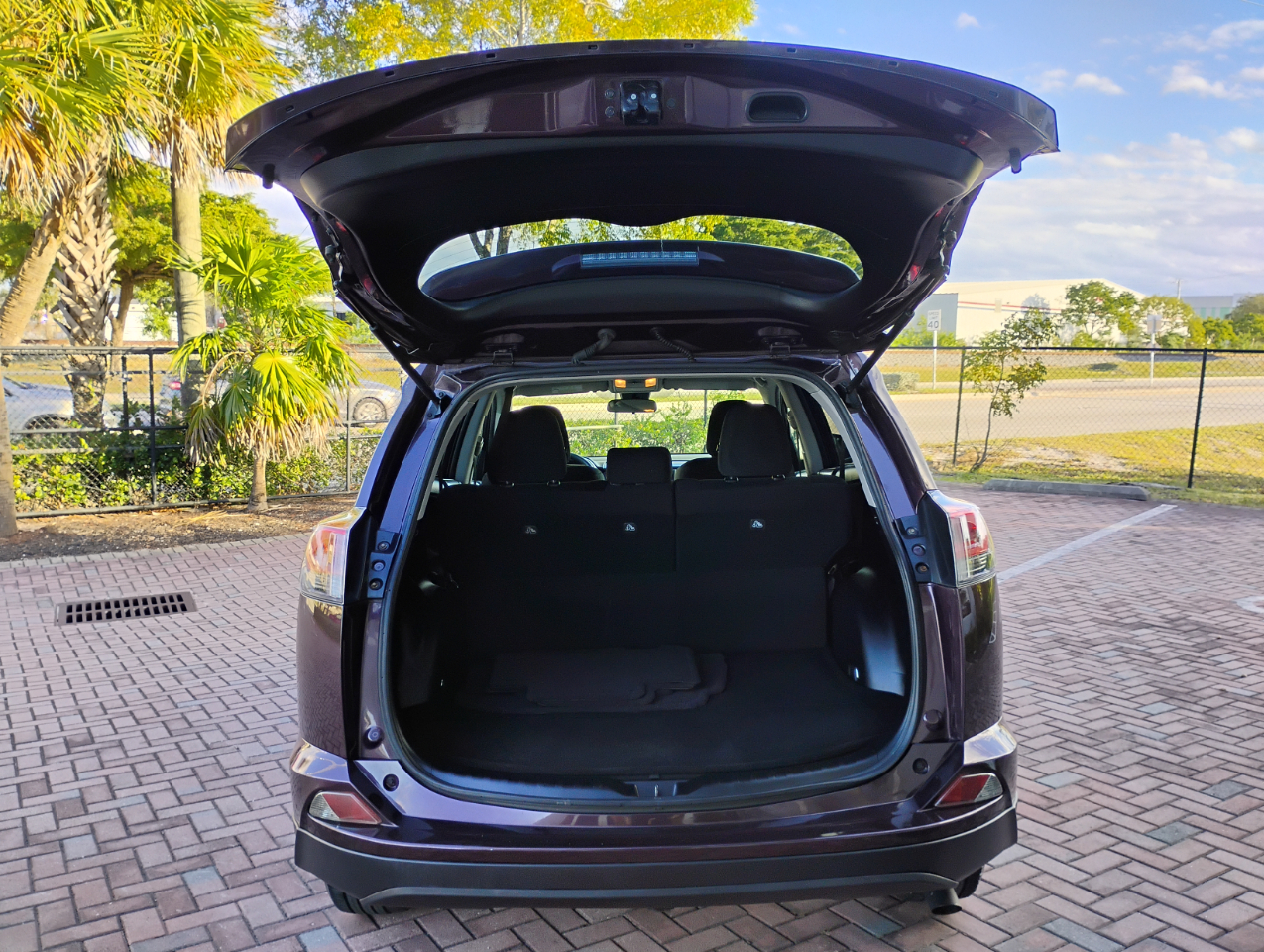 Toyota RAV4 LE FWD 2017