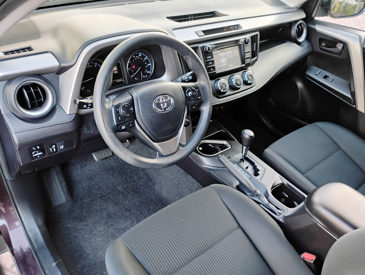 Toyota RAV4 LE FWD 2017